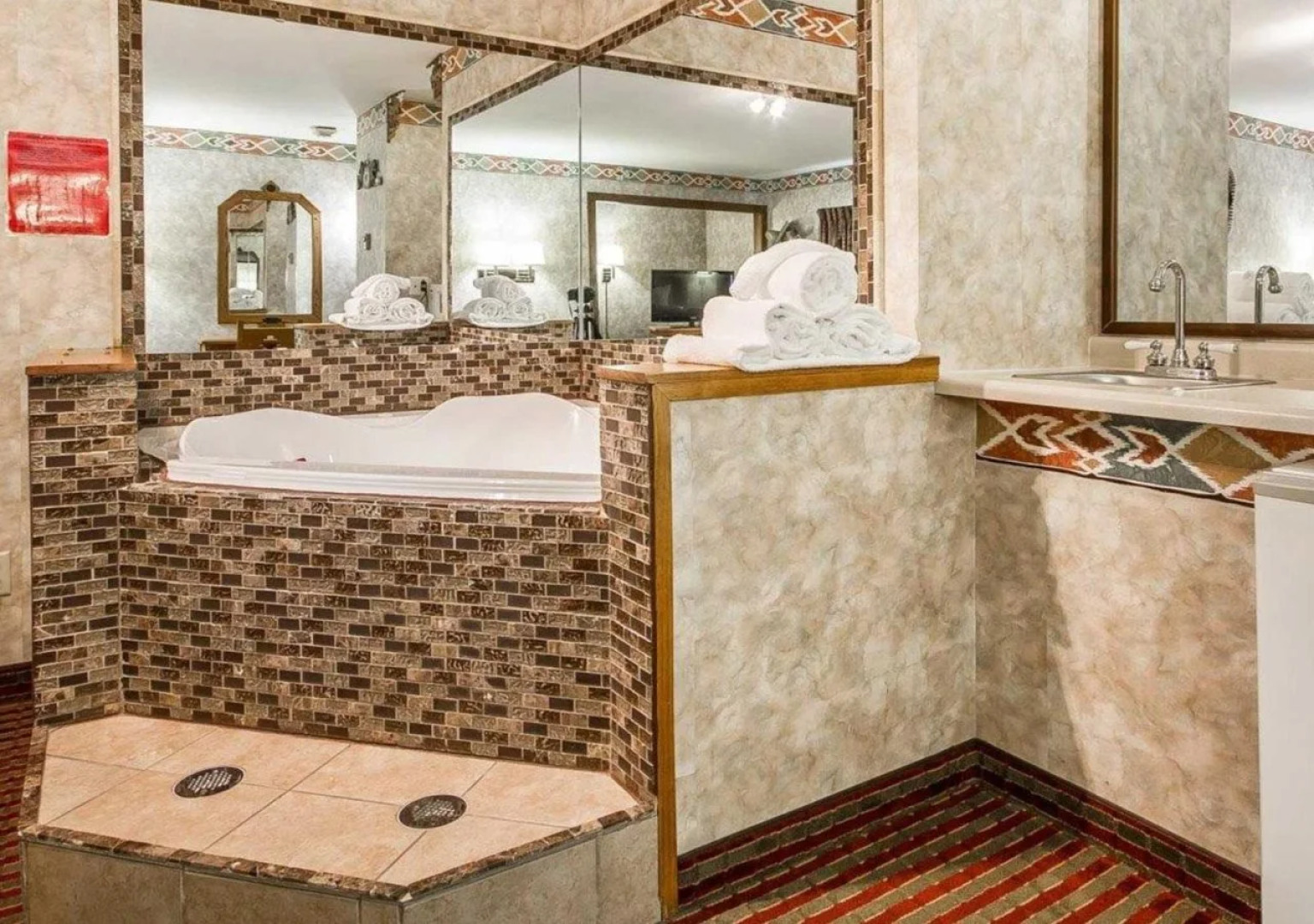 Rodeway Inn & Suites Madison East