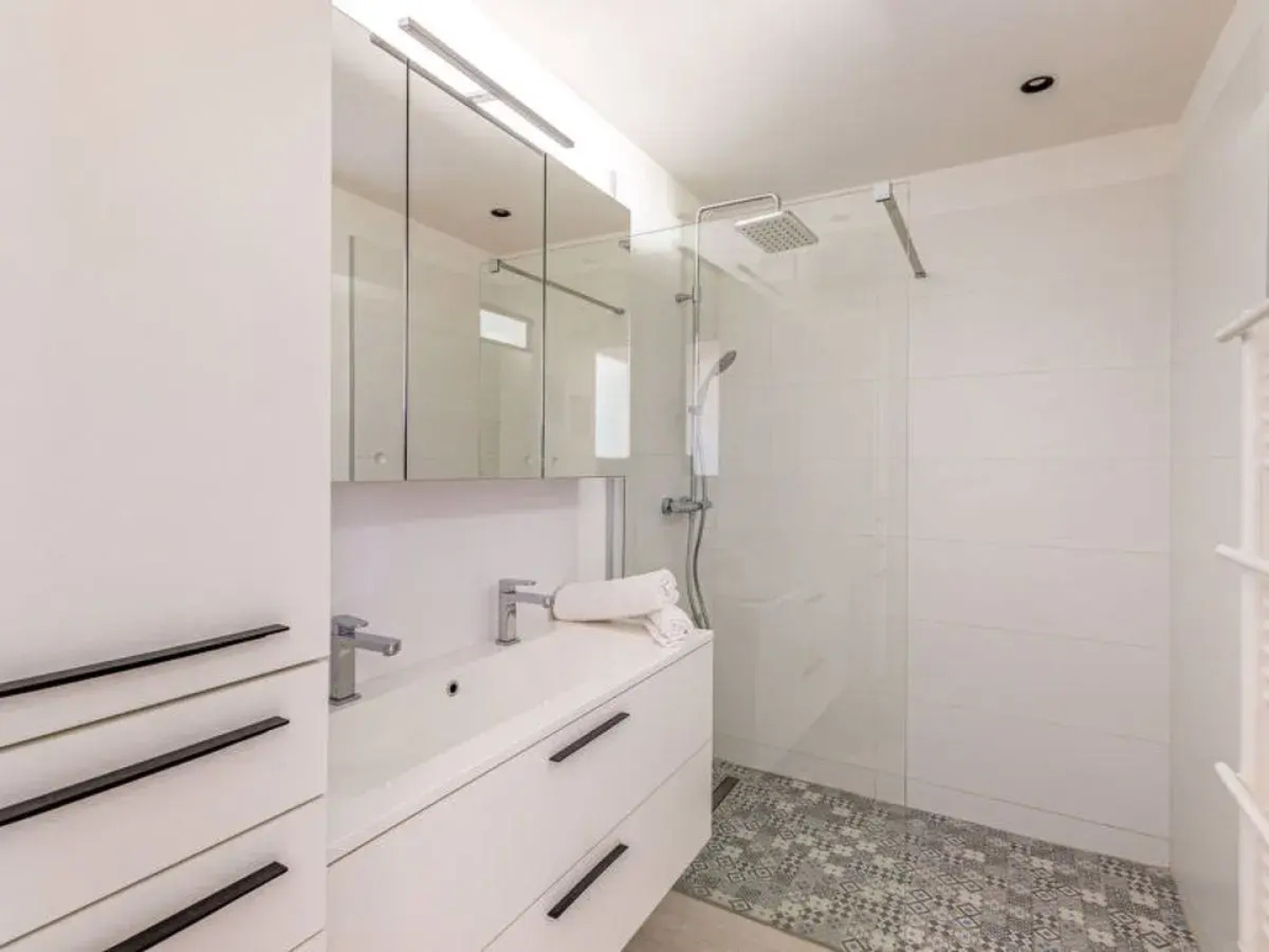 La Corniche - INH 33567