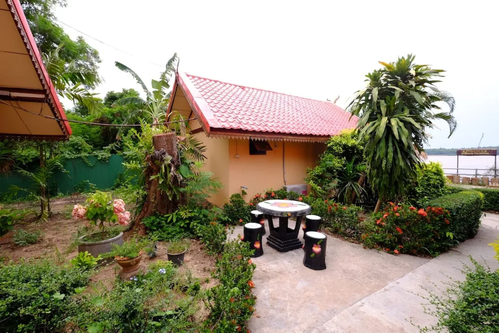 Rotchana's Retreat Hotel on Mekong That Phanom