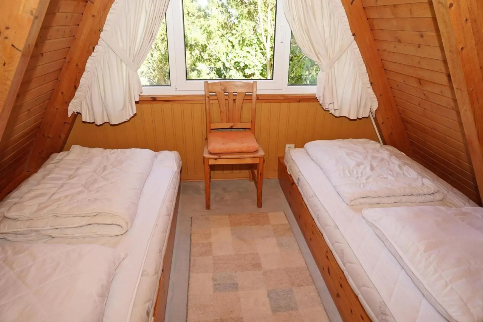 Zeltdachhaus _ grosse Terrasse _ m