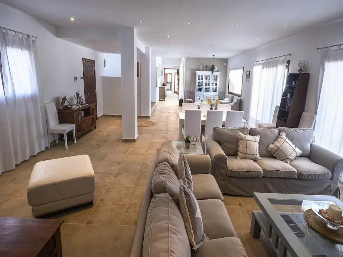 Spacious Villa With Games Area