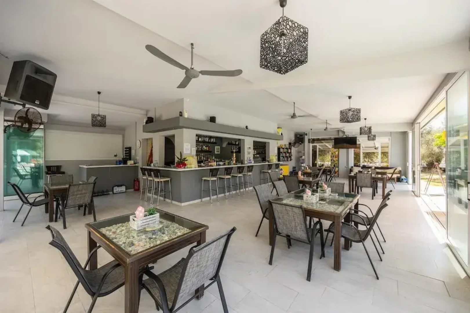 Kosmas Apartments