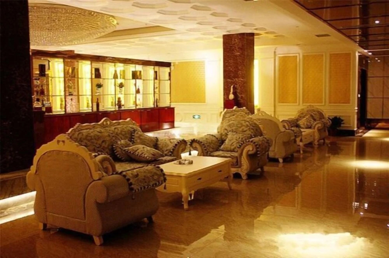 Haiwang Hongya Hot Spring Hotel