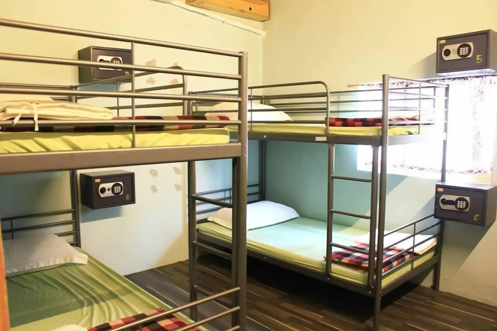 Lia Backpacker Youth Hostel