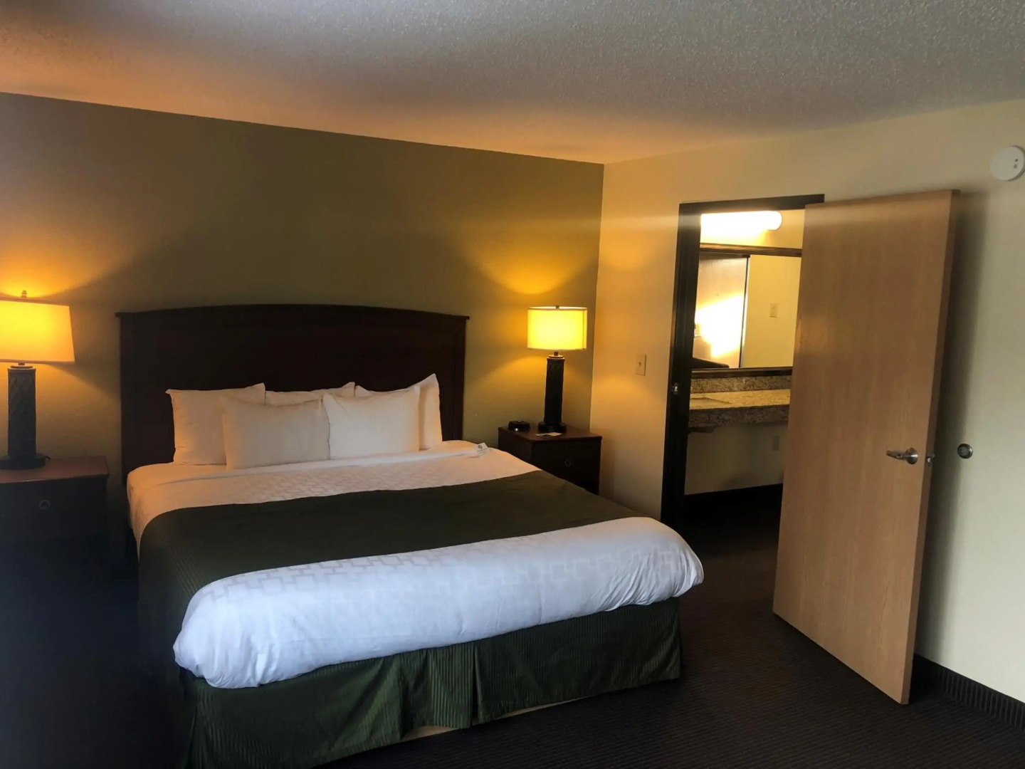 Cobblestone Hotel & Suites – Wisconsin Rapids