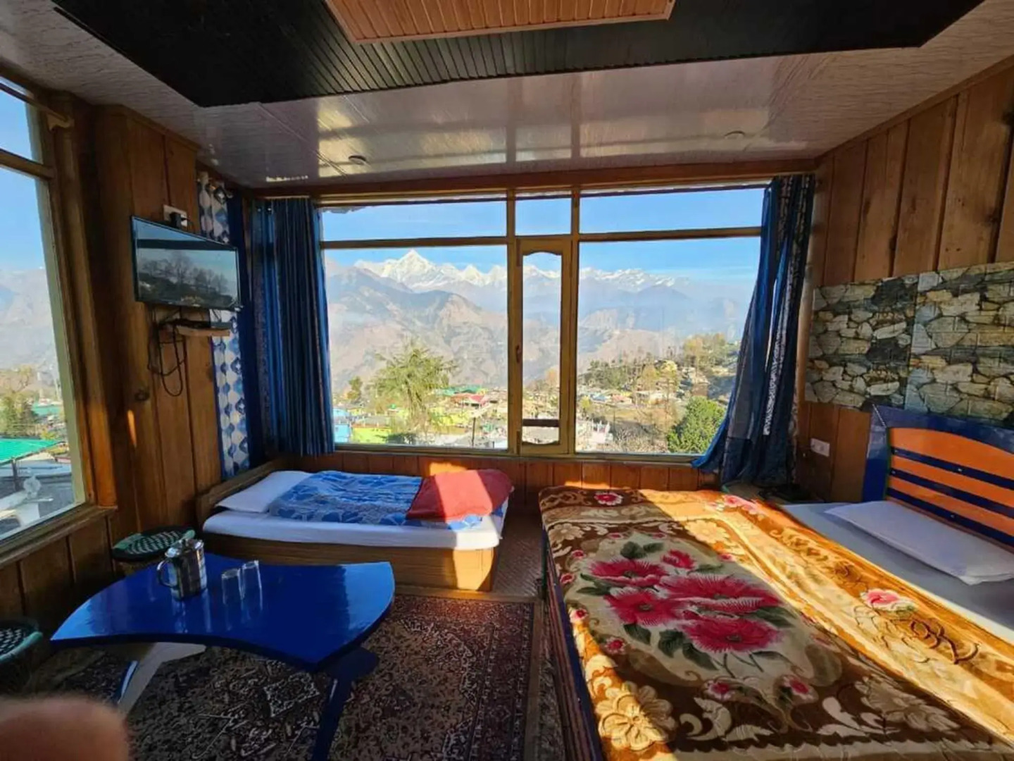 Goroomgo Pandey Lodge Munsiyari