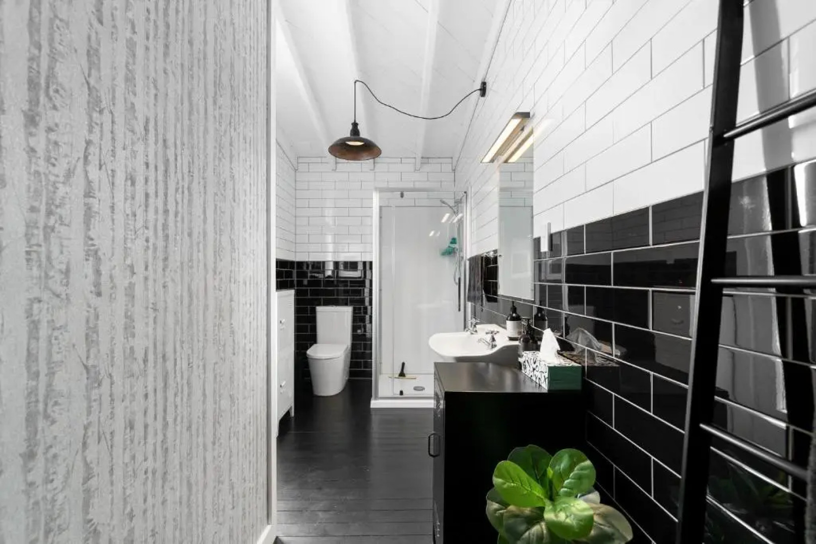 The Walnut Tree House - Martinborough Holiday Home