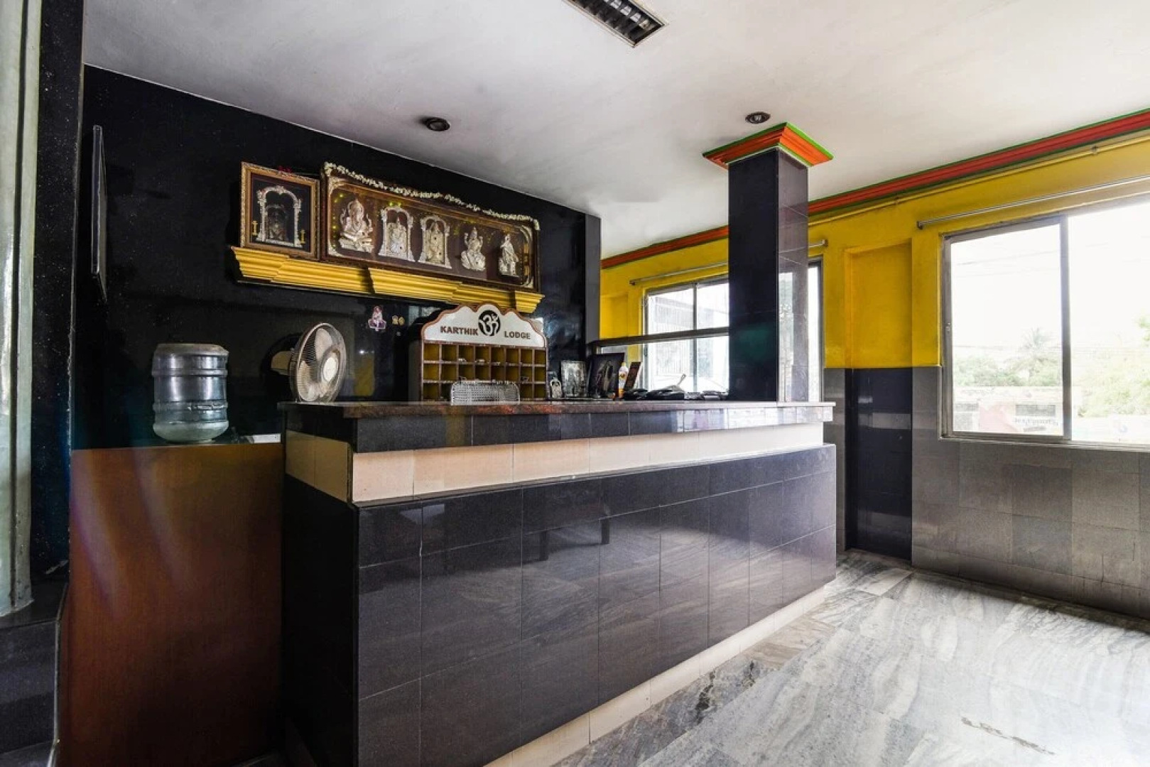 SPOT ON 41643 Karthik International