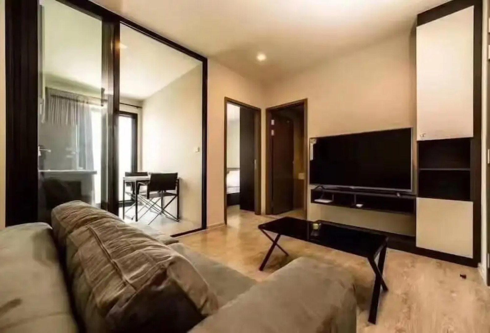 Pony's Homestay -The Base Condo-