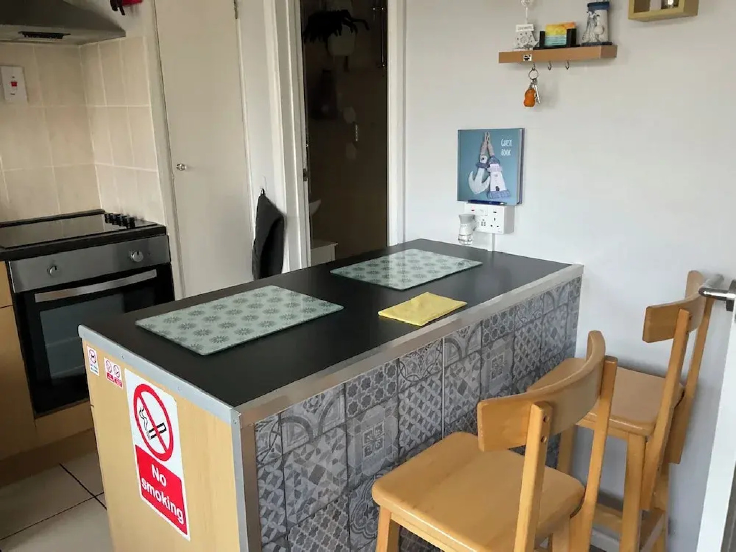 1st Floor Hillview 2 Bedroomed Central Location