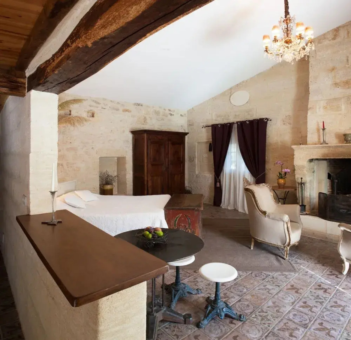 Château Latour Segur Suites & Spa