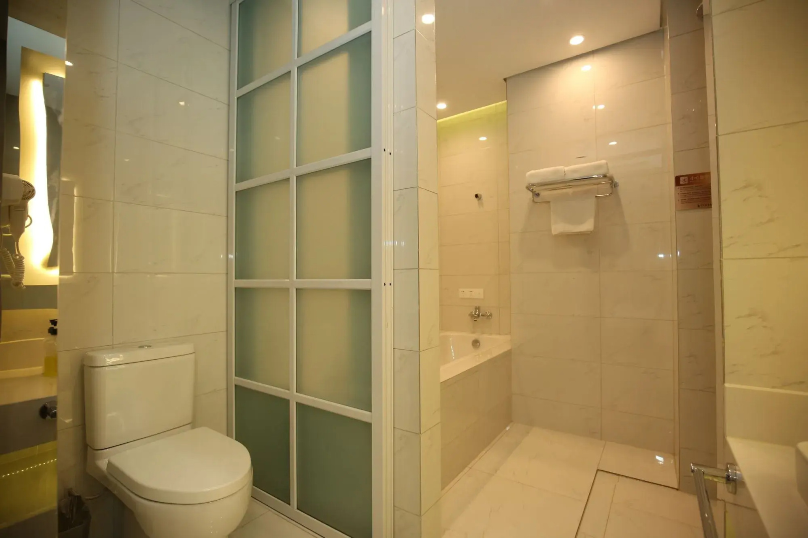 Shanghai Crown Crystal Hotel