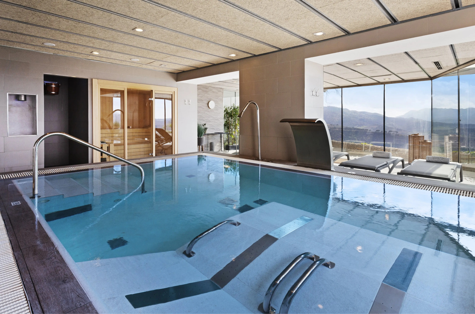 Отель Catalonia Reina Victoria