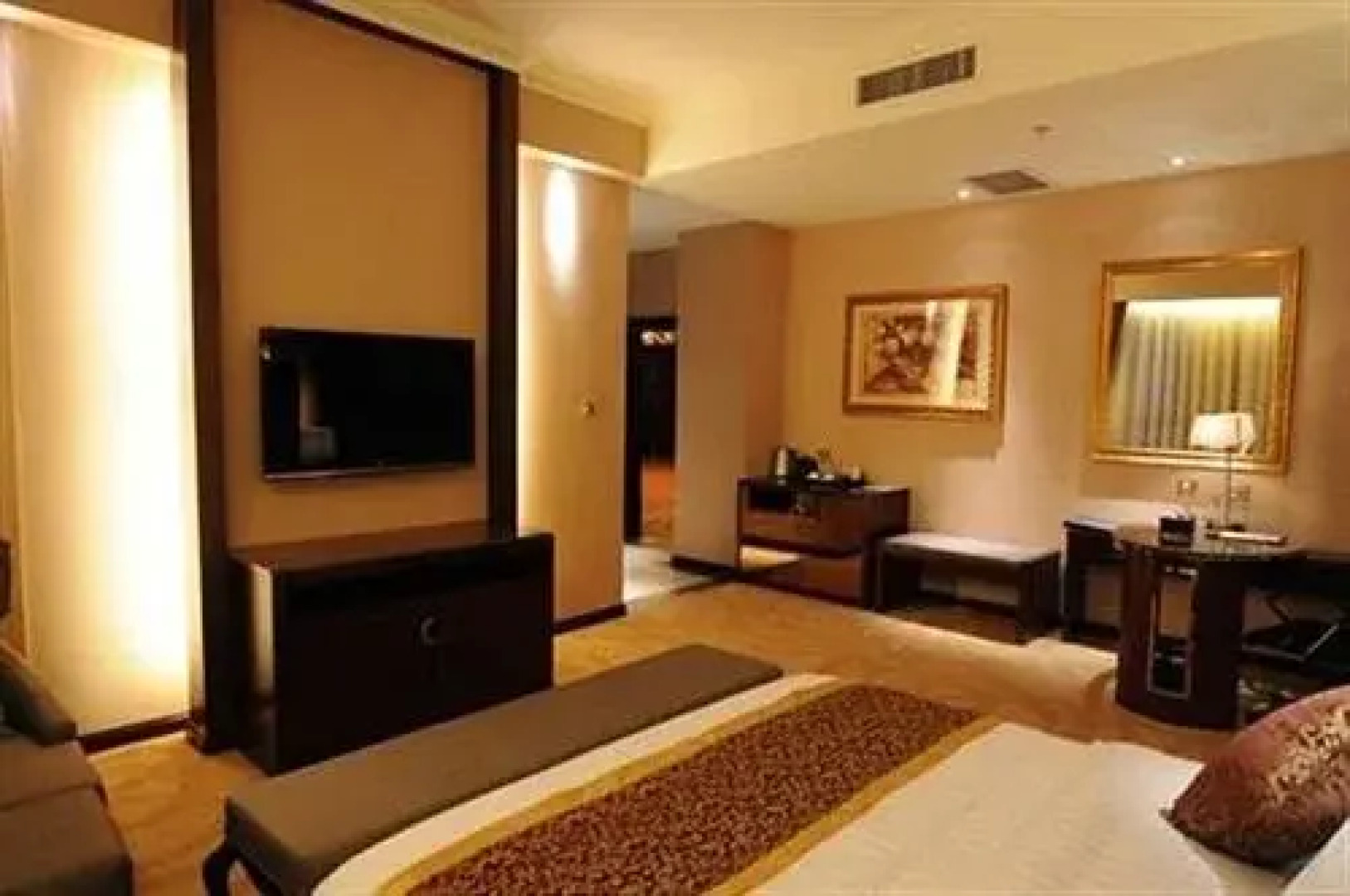 Jinzhou Dongyi Mansion Hotel