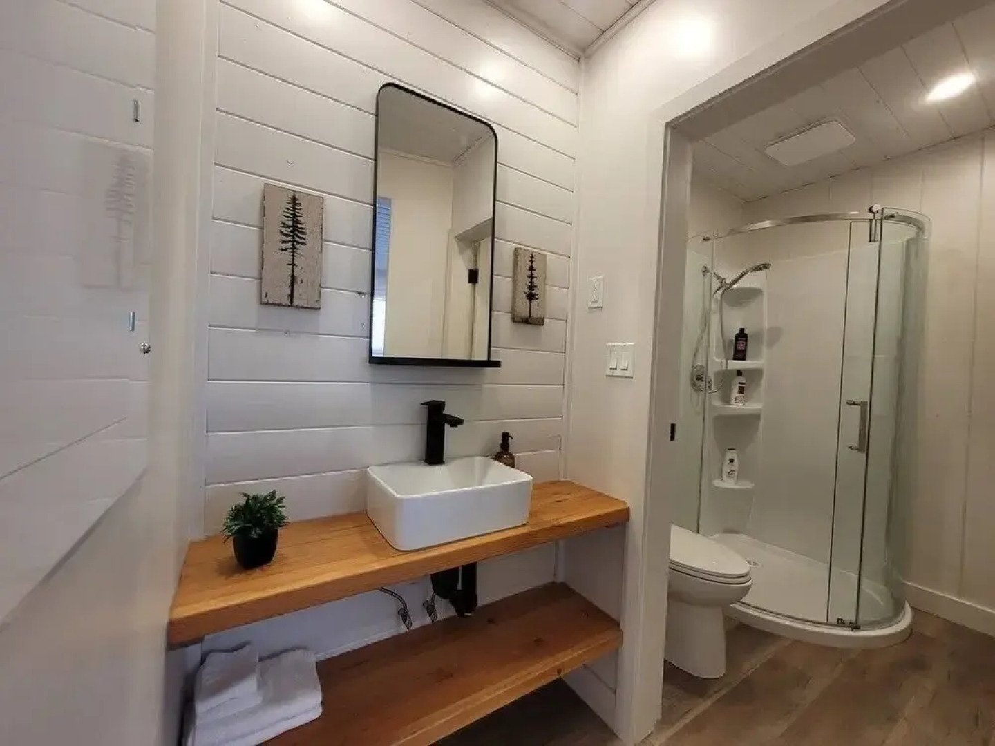 Riverside by Cowichan Lake Cottages