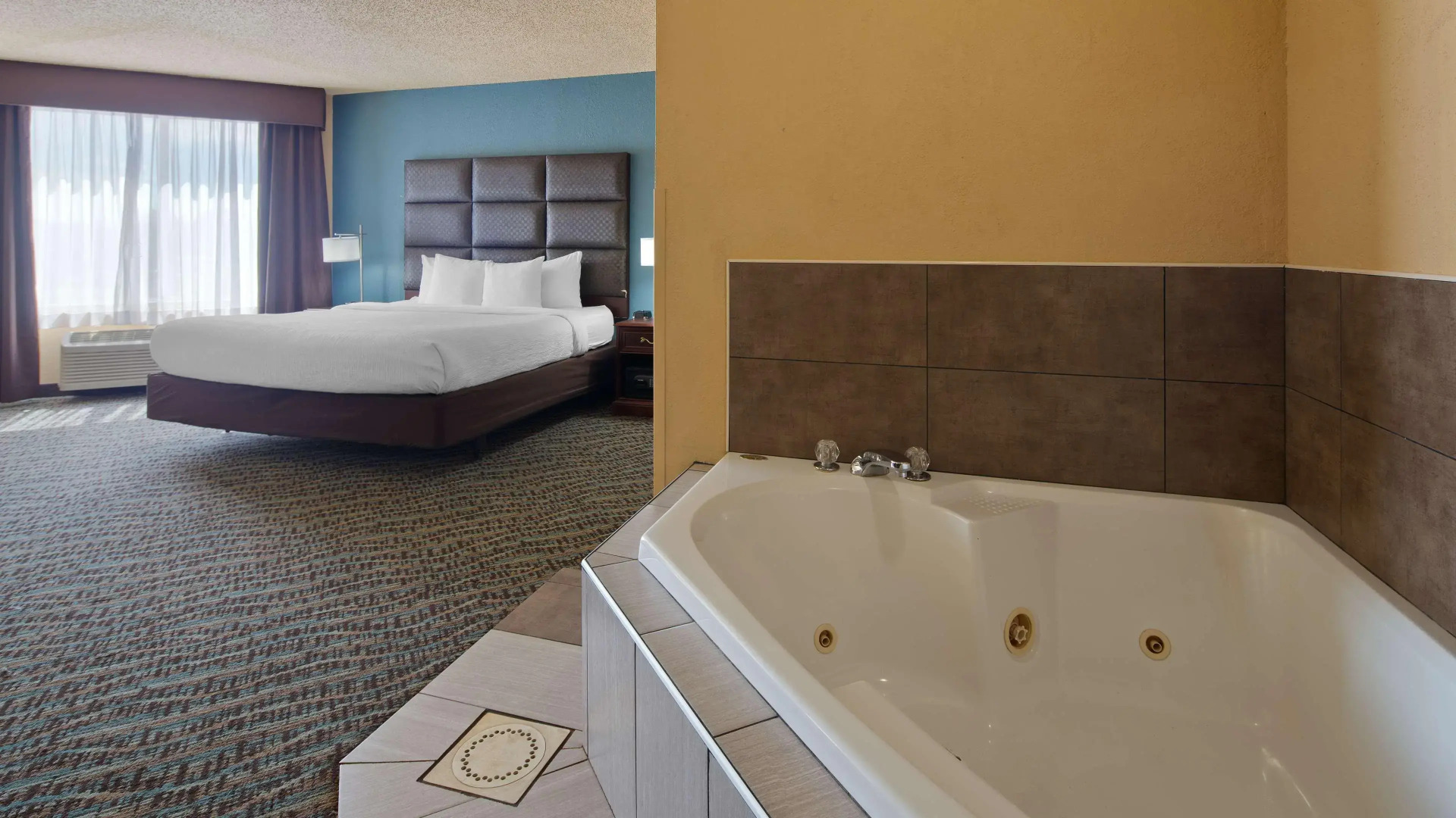 Best Western Holiday Manor