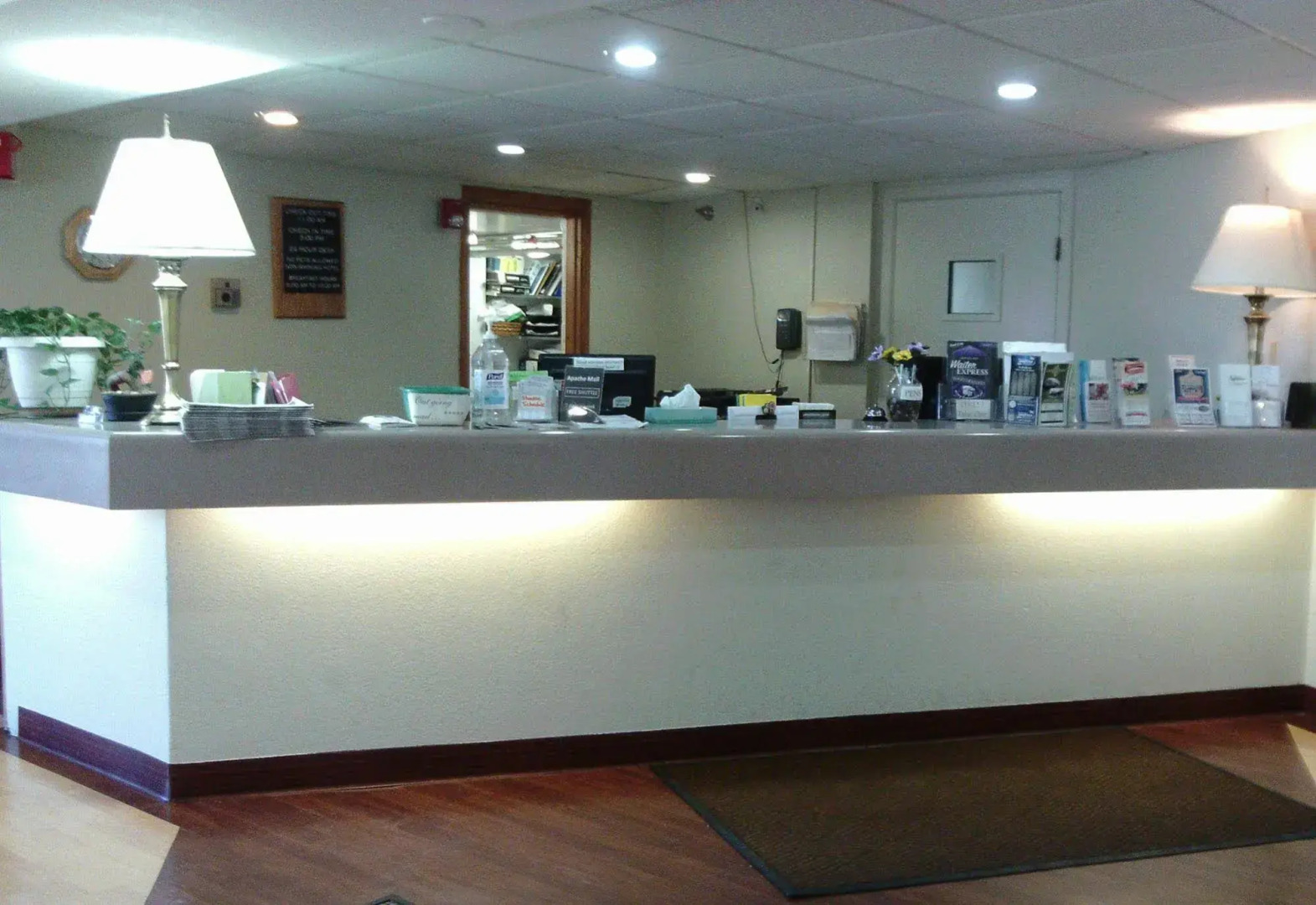 5th Avenue Inn & Suites