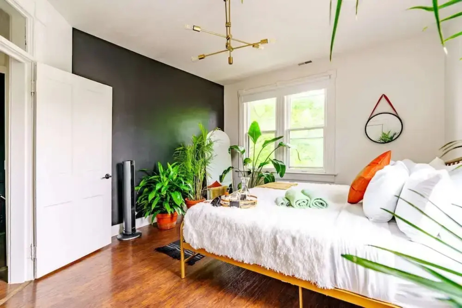 Prime Location Top Rated Clean Parking Free