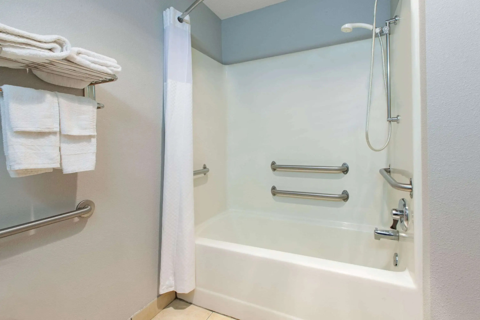 Microtel Inn & Suites by Wyndham Pittsburgh Airport