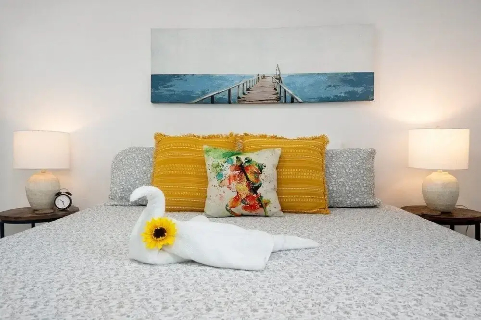 Walk to Beach or Swim in the Pool, 4 Bedrooms 4 Home by Redawning