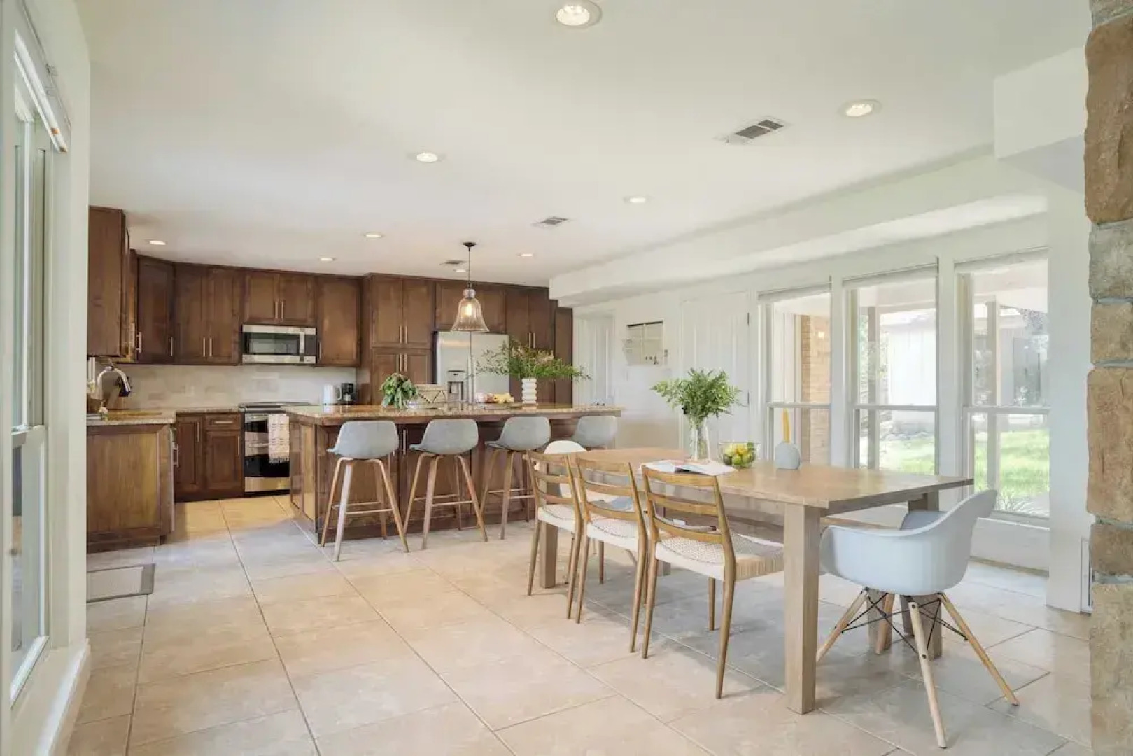 Travis by Avantstay Waterfront Lake Retreat