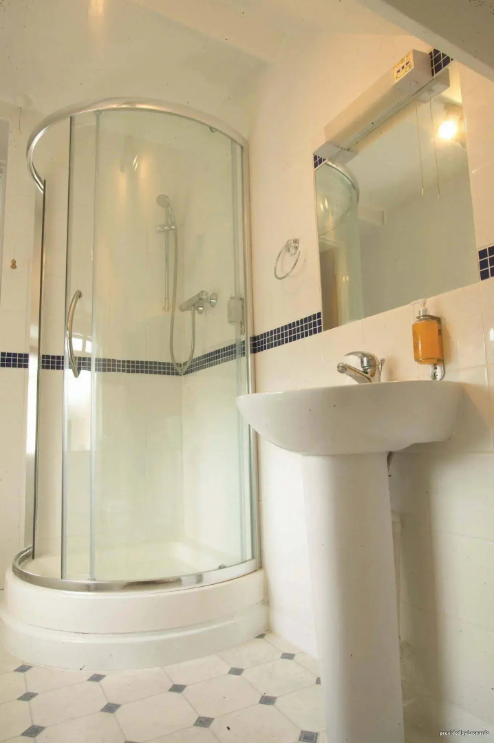 Pettifers Freehouse Hotel