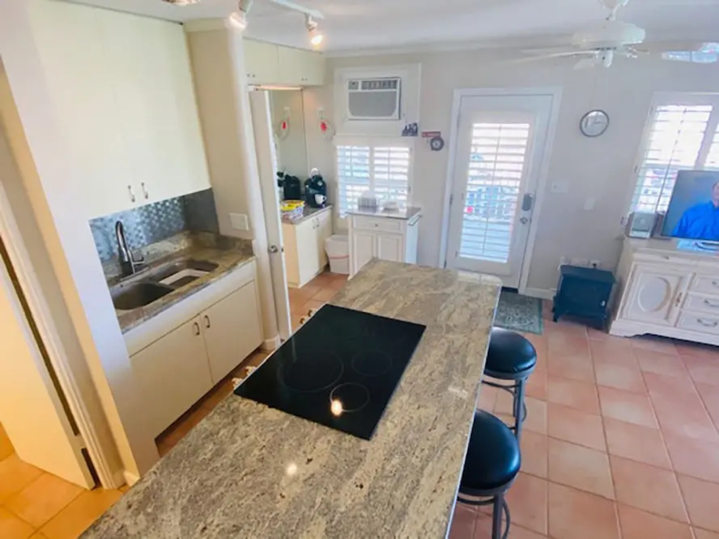 Redington Directly on the Beach Sea Rocket WiFi Parking 30