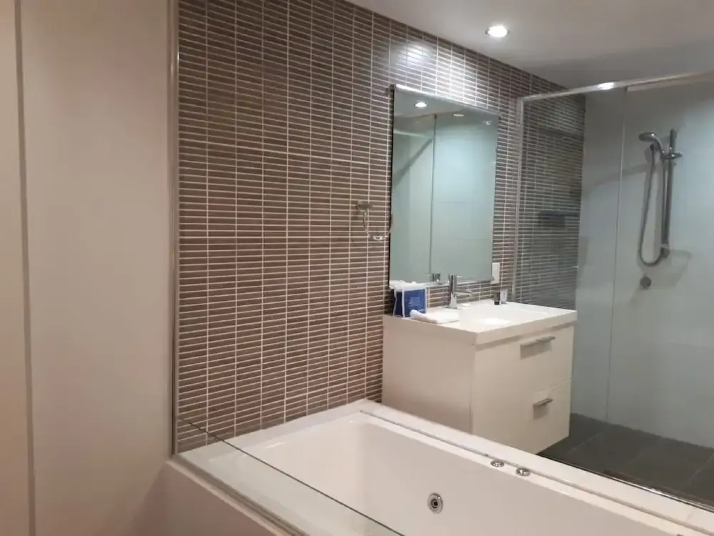 Hinchinbrook Harbour Holiday Apartments