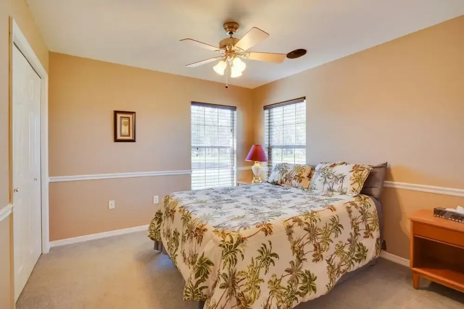 Walk to Lake: Home w/ Screened Porch in Sebring!