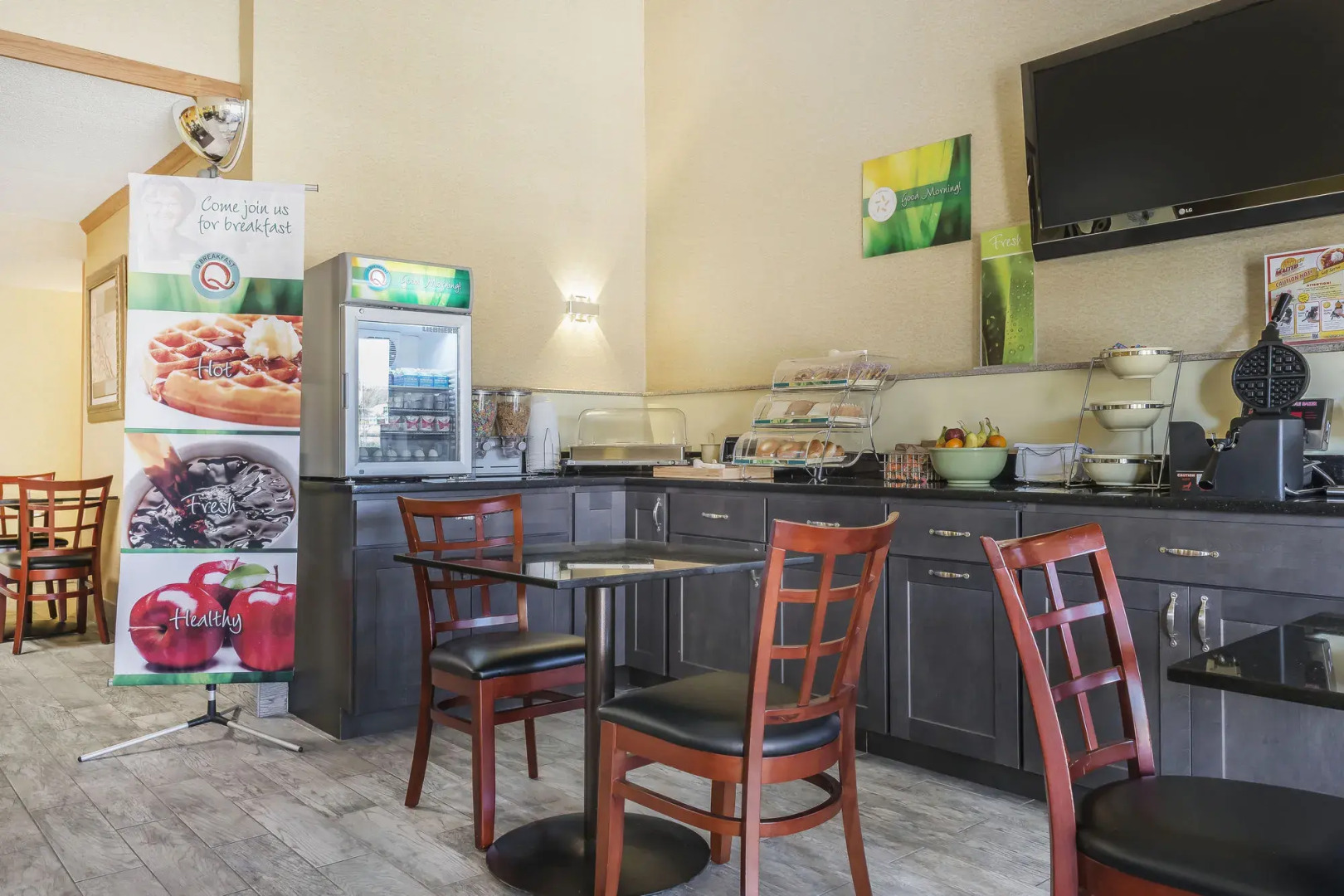 Quality Inn & Suites Pittsburgh Harmarville