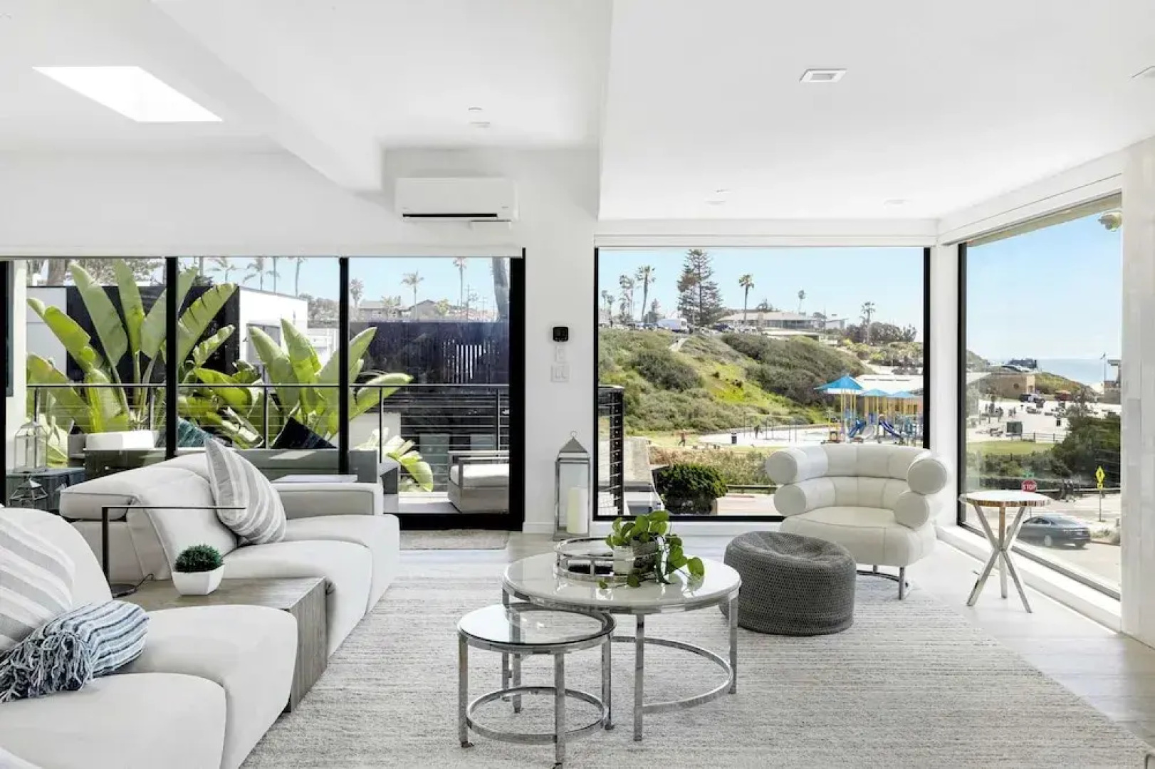 Steps to Beach+shops, Oceanview, Hot Tub+firepit Moonlight Modern by Avantstay