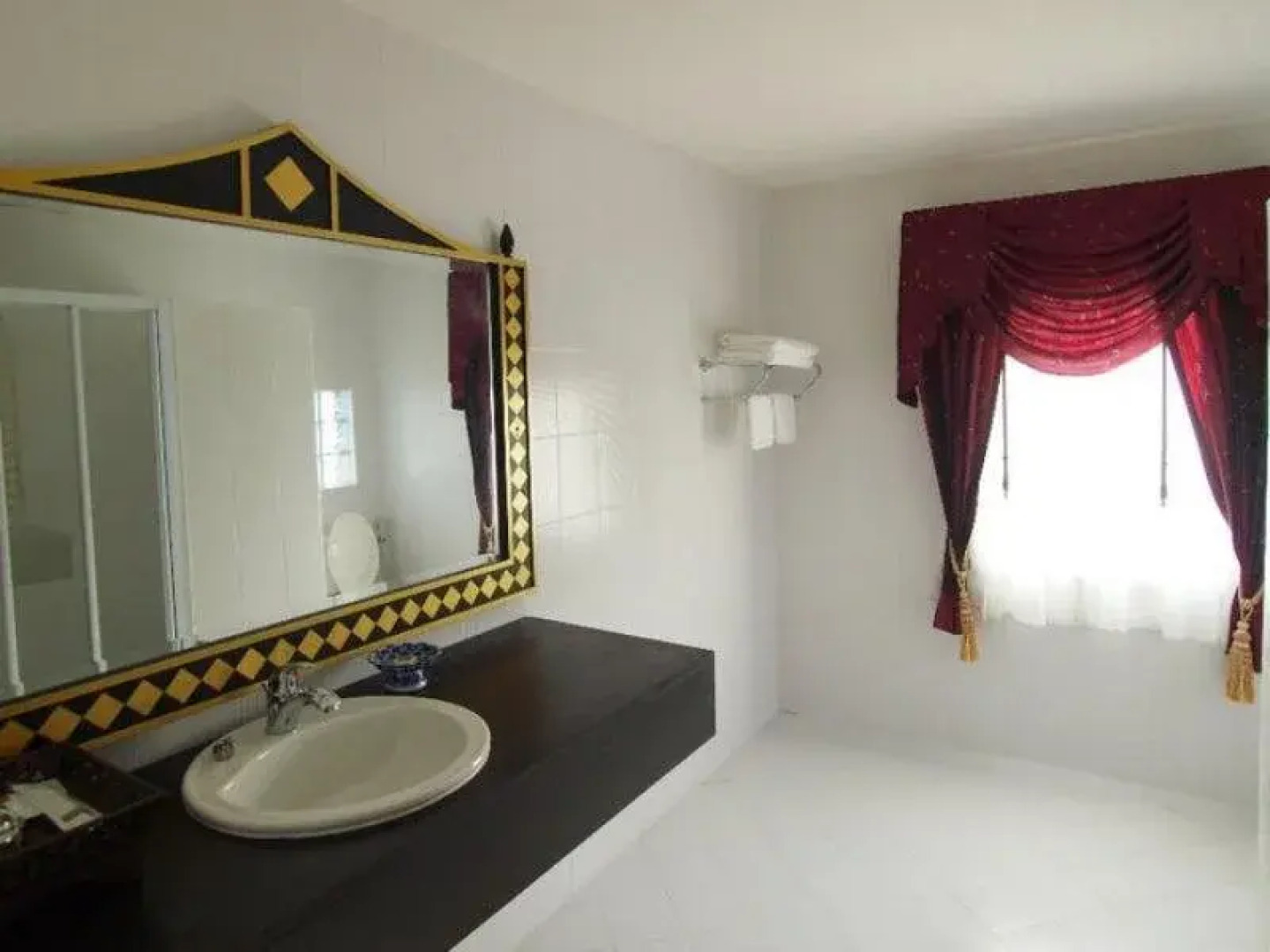 Aunruen Residence And Restaurant