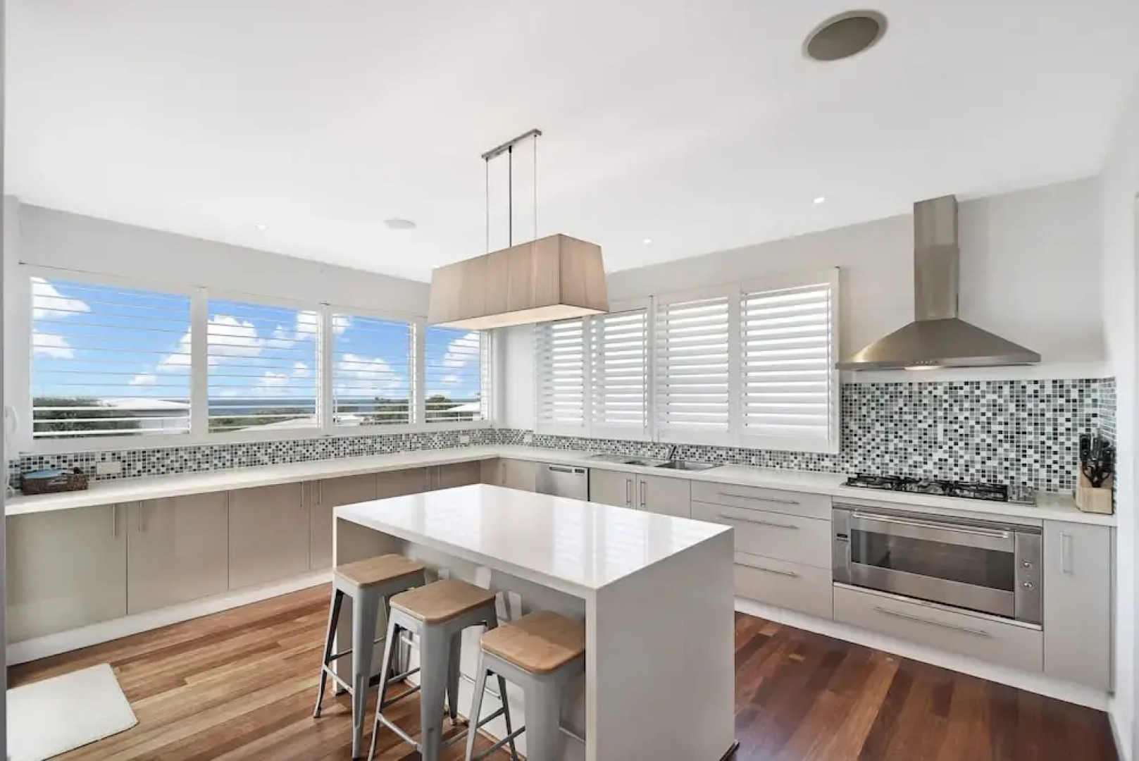 Sea Splash 75 Lorikeet Drive