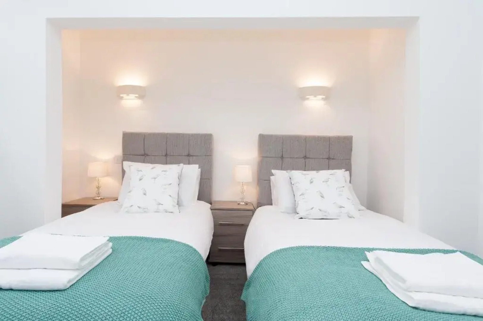 Two bed ground floor apartment, sleeps six, free parking and high speed Wifi