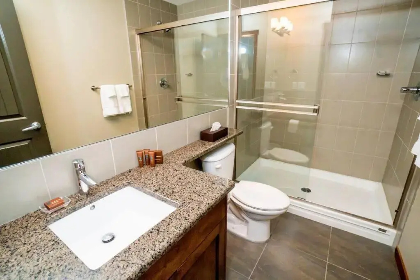 Spacious 3BR 2BA Penthouse with Mountain Views