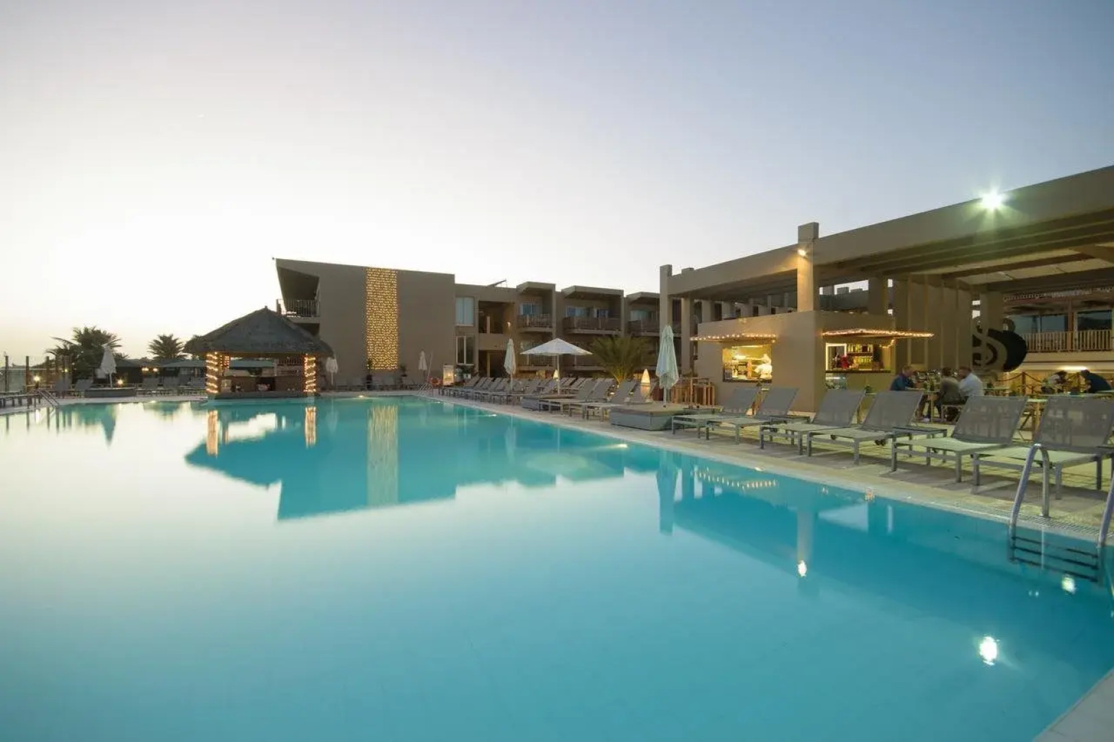 Hotel Oasis Salinas Sea