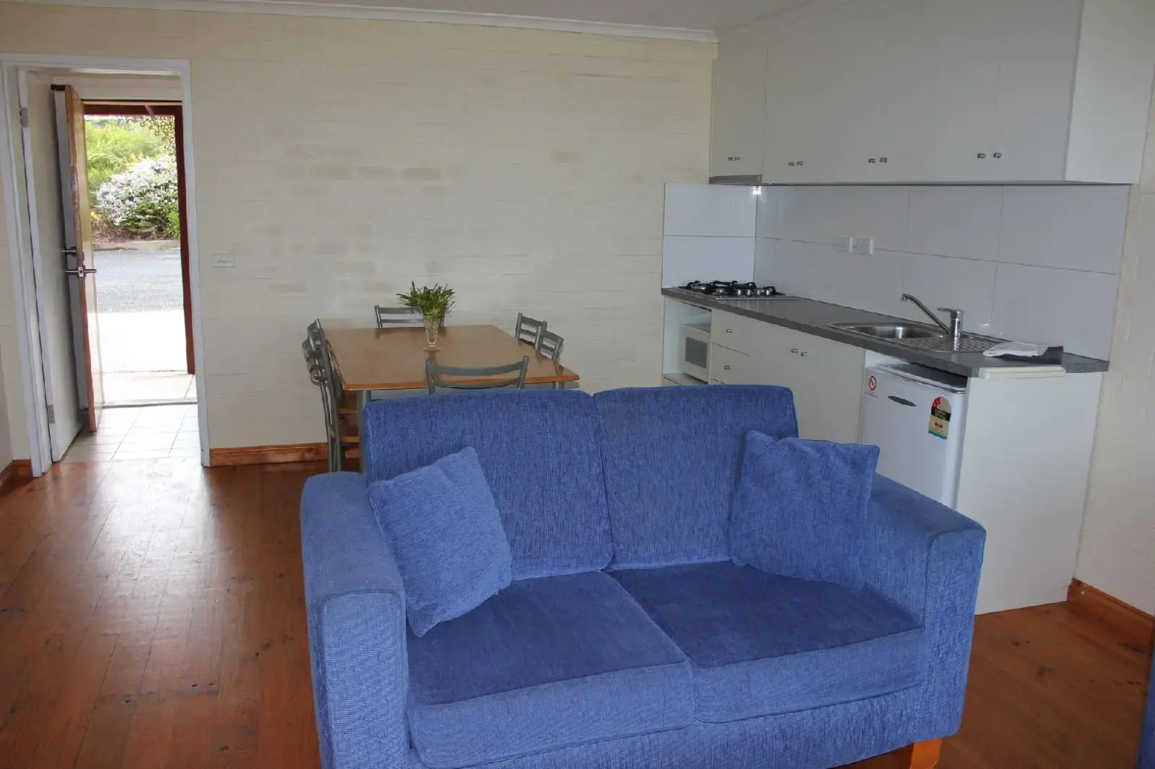 Skenes Creek Lodge Motel and Restaurant