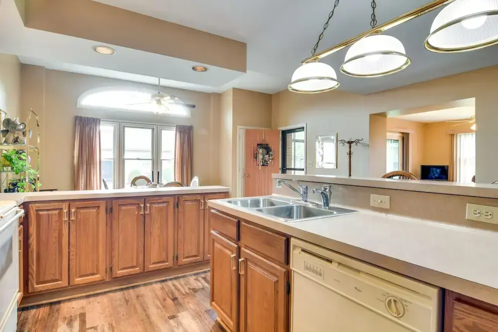 Tonawanda Vacation Rental ~ 13 Mi to Niagara Falls