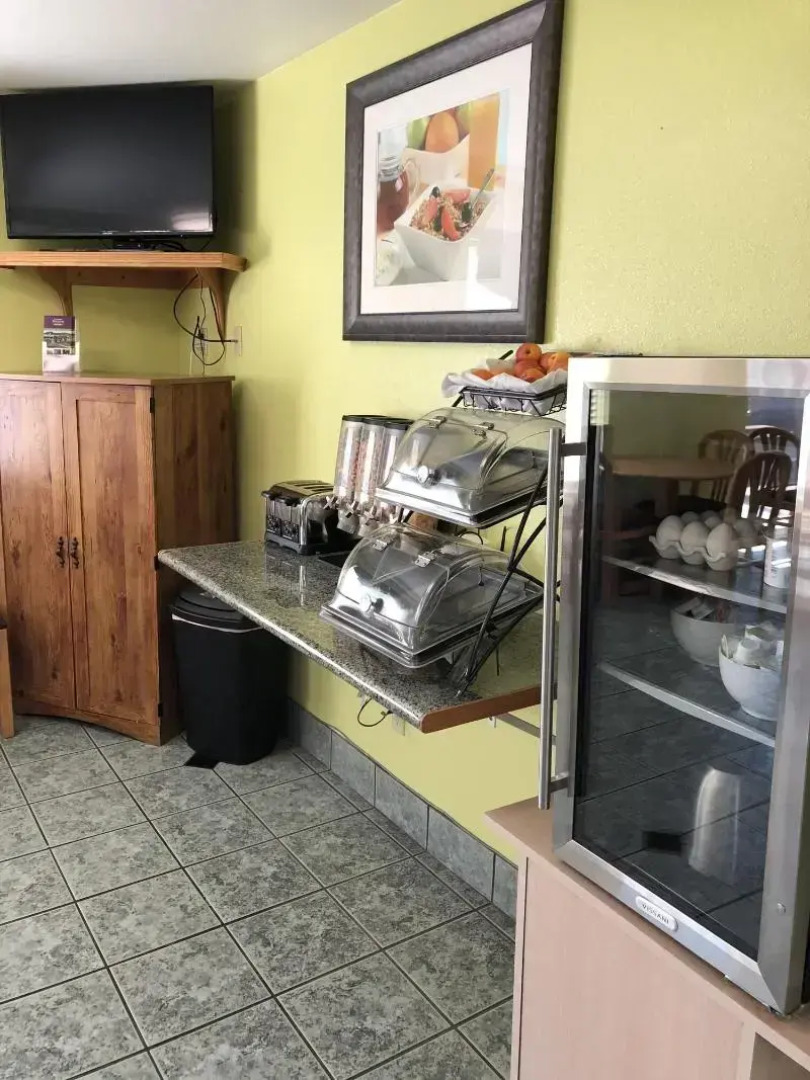 Cloverdale Wine Country Inn & Suites