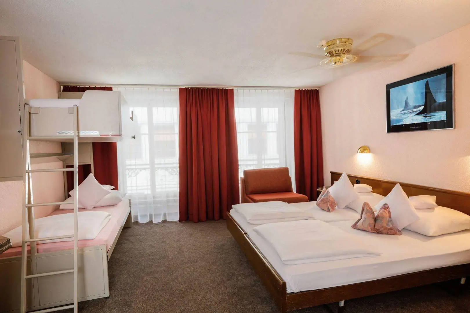 ROESLI Guest House