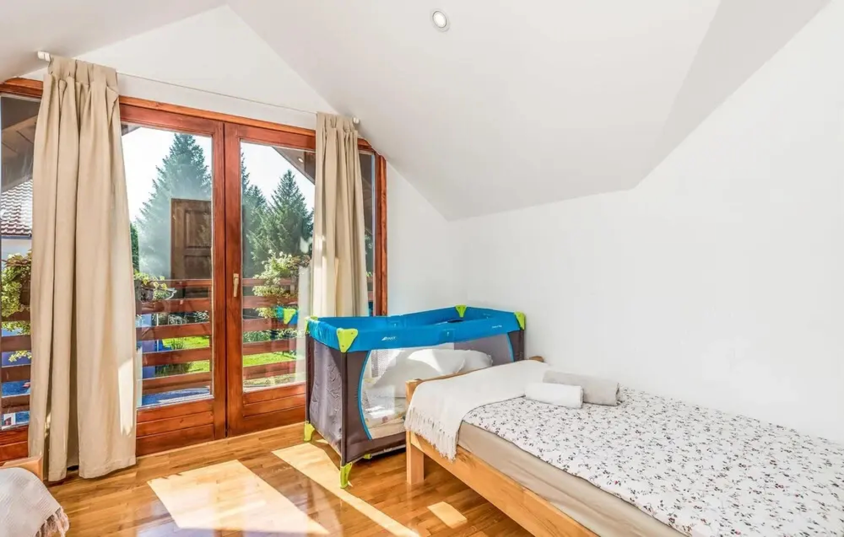 Stunning Home in Slunj With 3 Bedrooms, Wifi and Outdoor Swimming Pool