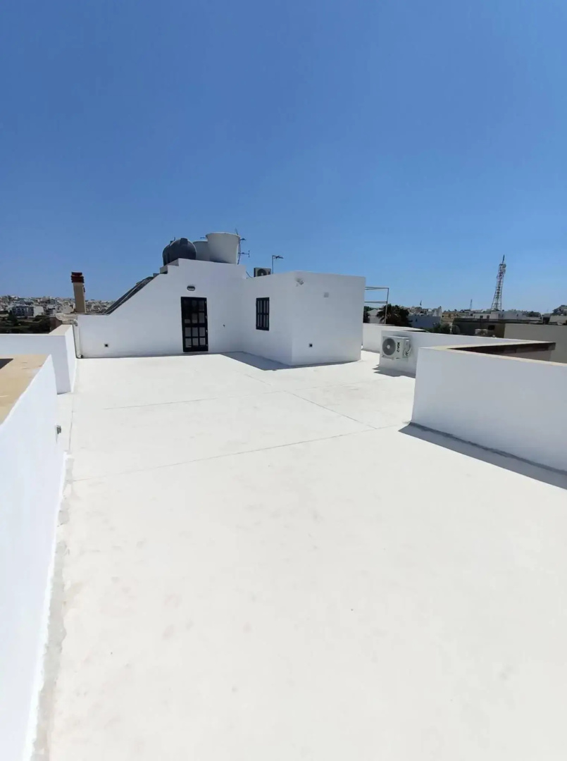 3 Bedroom Air-conditioned Apartment with Roof Terrace