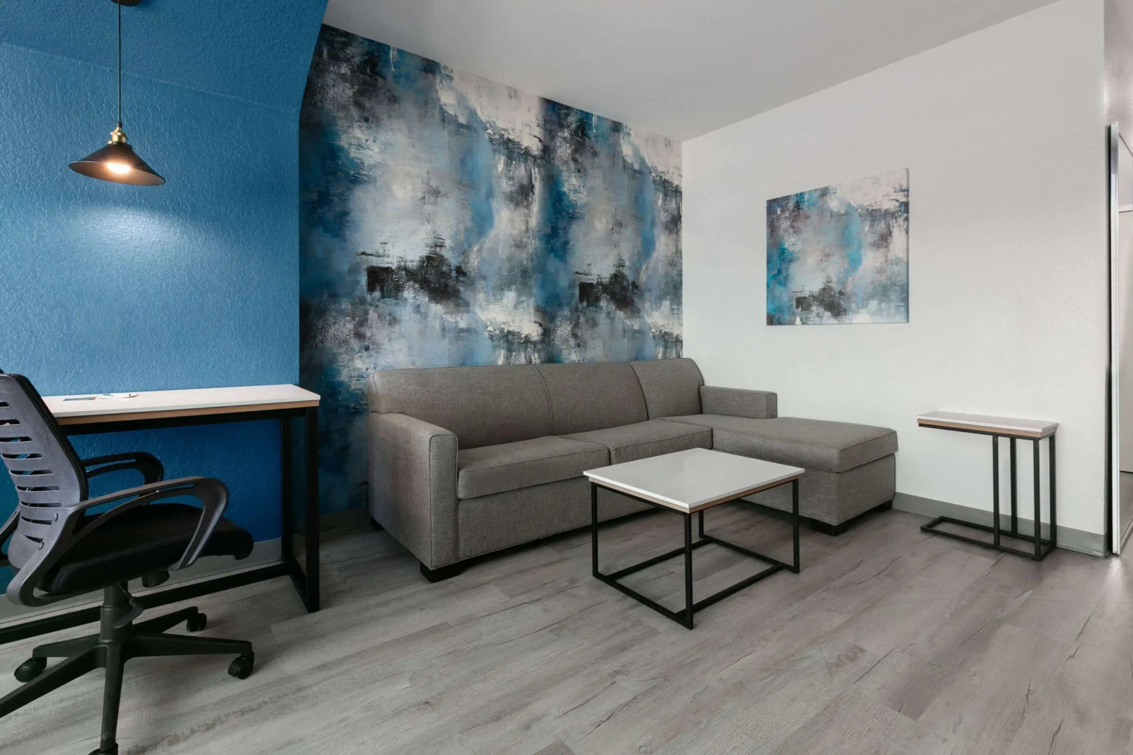 La Quinta Inn & Suites by Wyndham Ft. Worth - Burleson