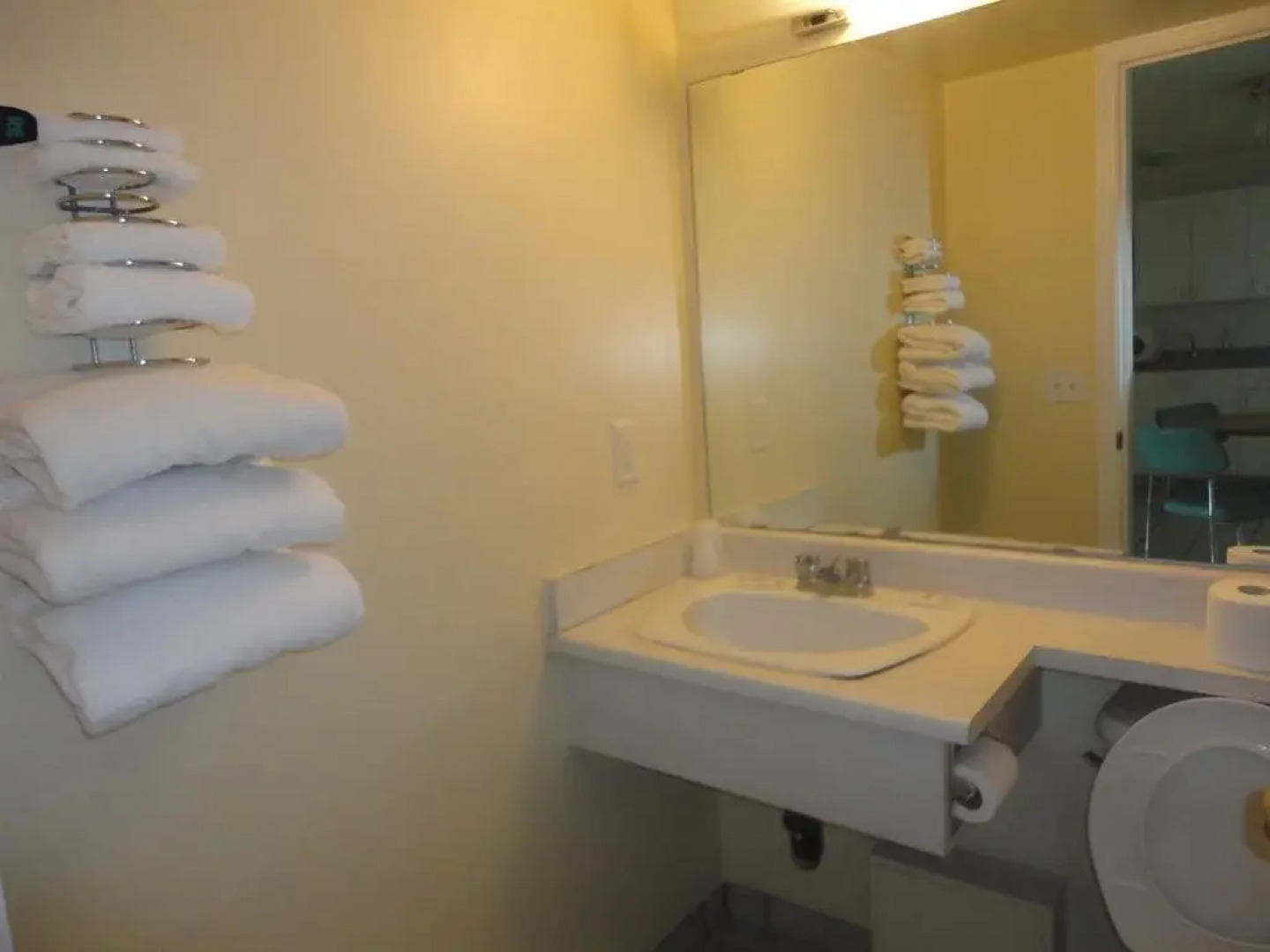 Airport Inn Lakeside
