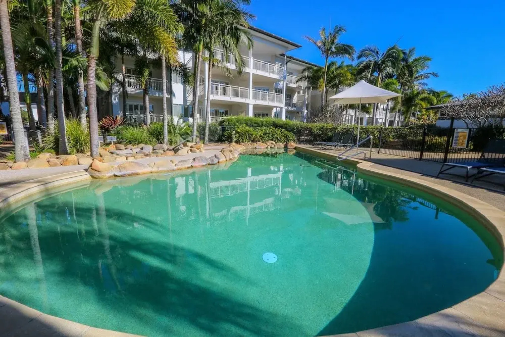 Resort Apartment on Salt Beach 6318