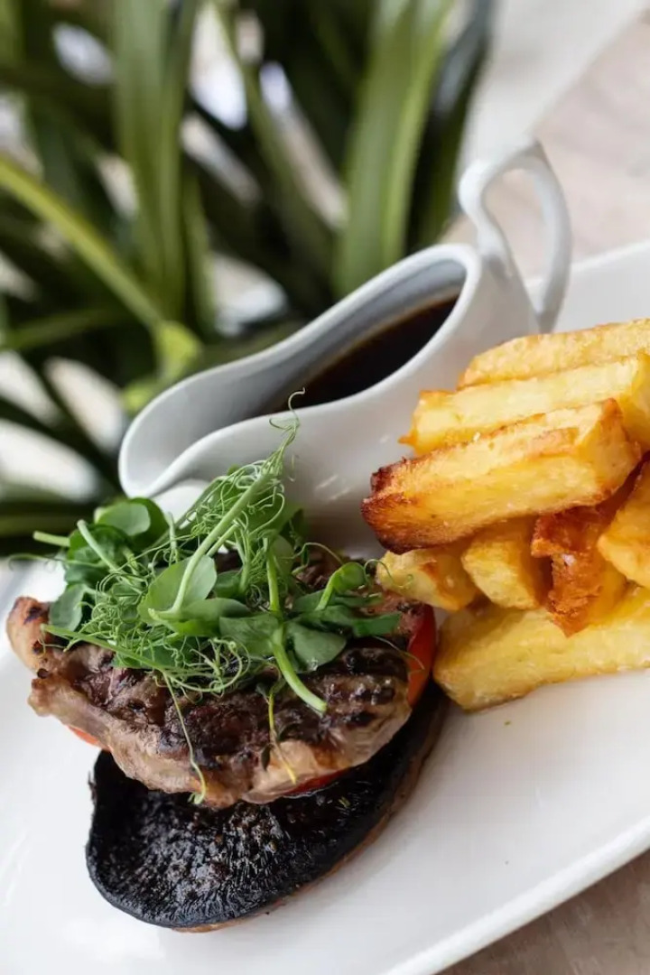 Shireburn Arms Hotel