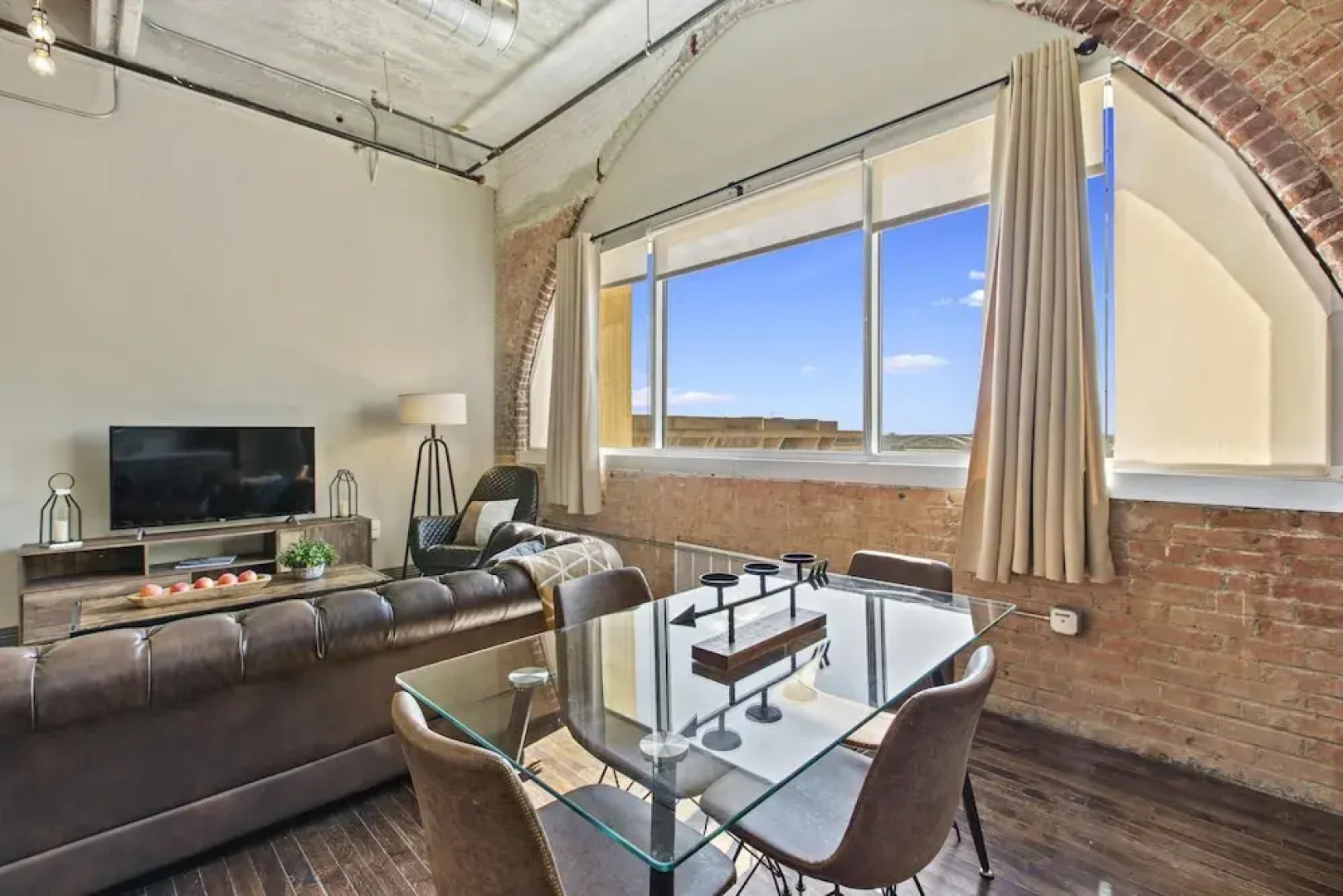 Downtown Dallas Apartments by Hosteeva