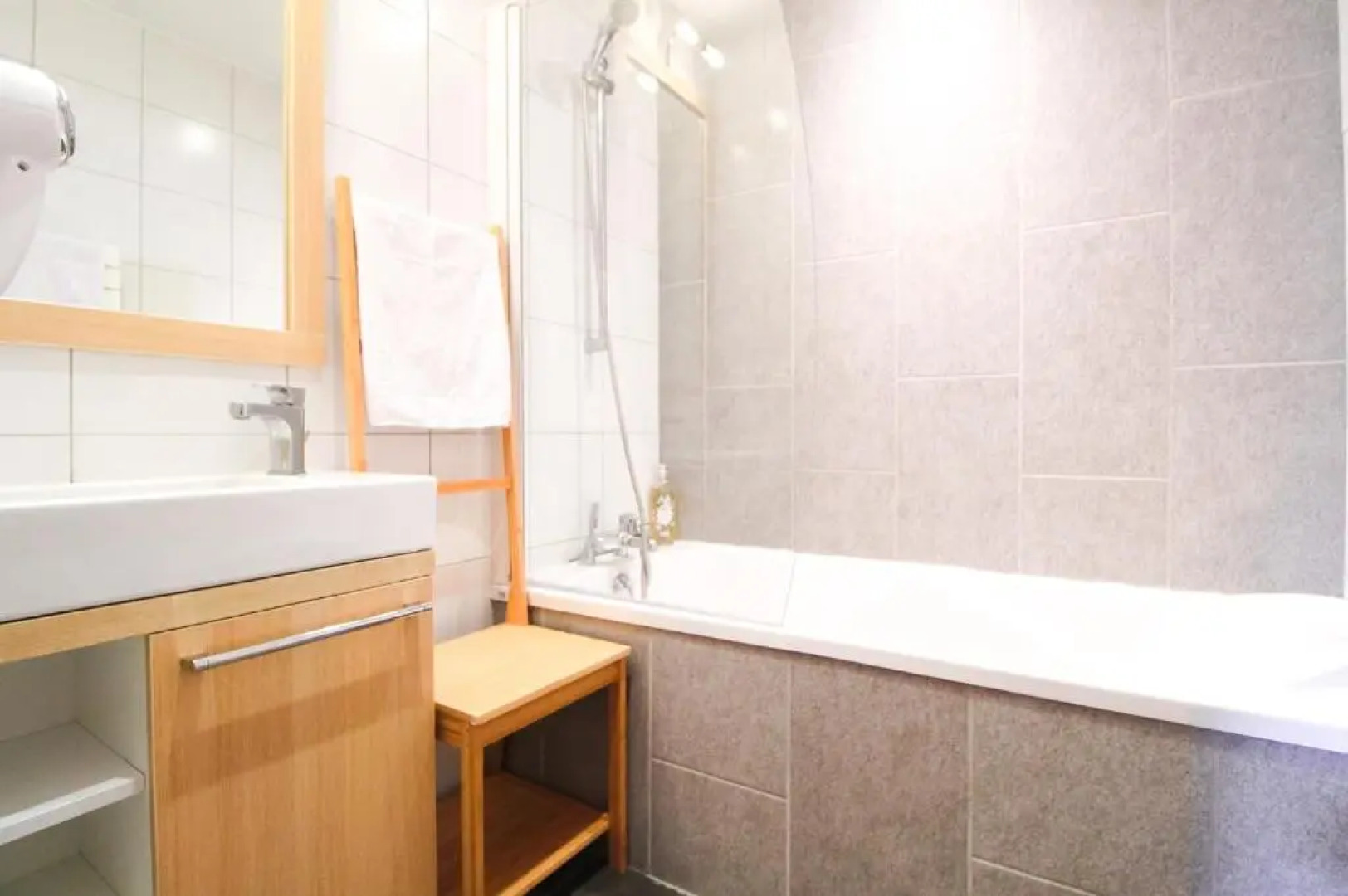 Vue panoramique sur les montagnes plein Sud - T2 Skis aux pieds, Piscine, Jacuzzi