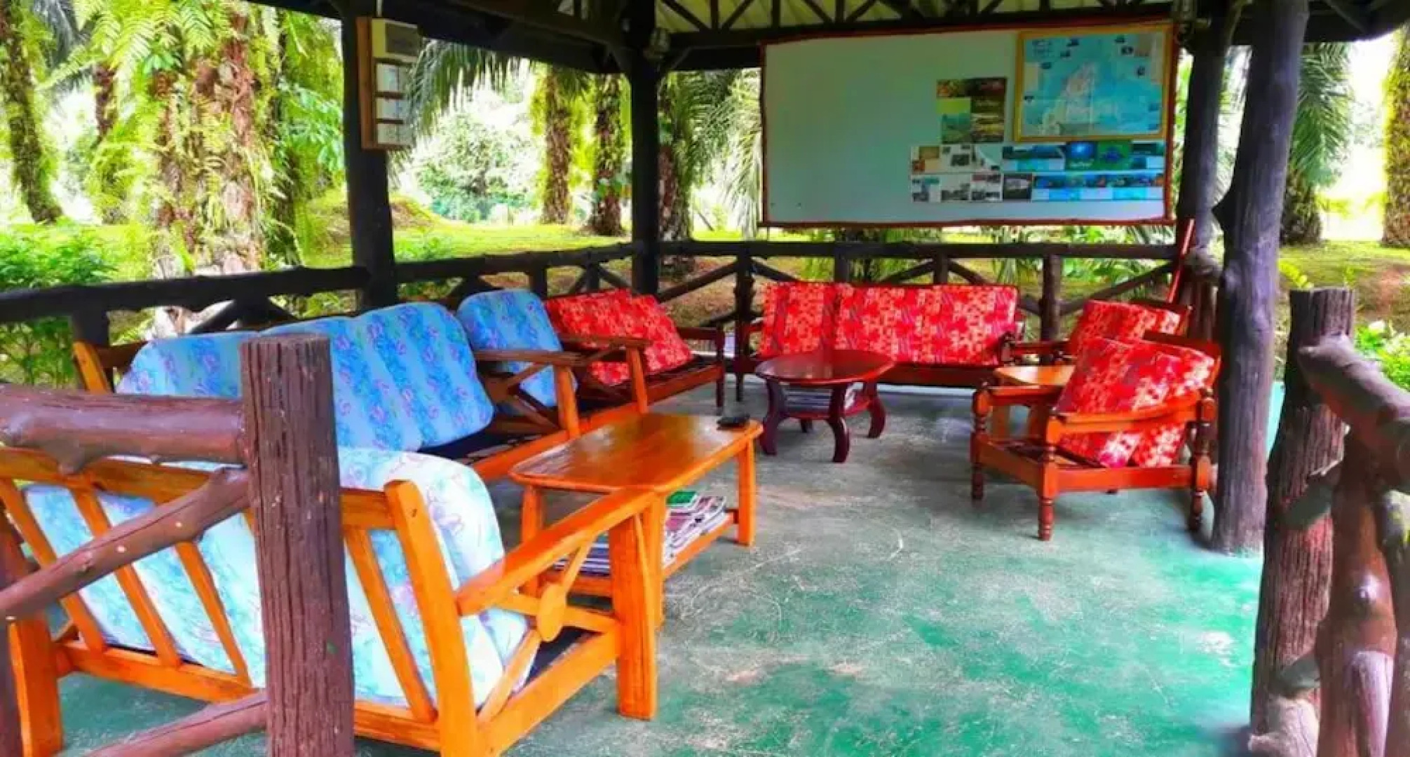 Sukau Backpackers B&B