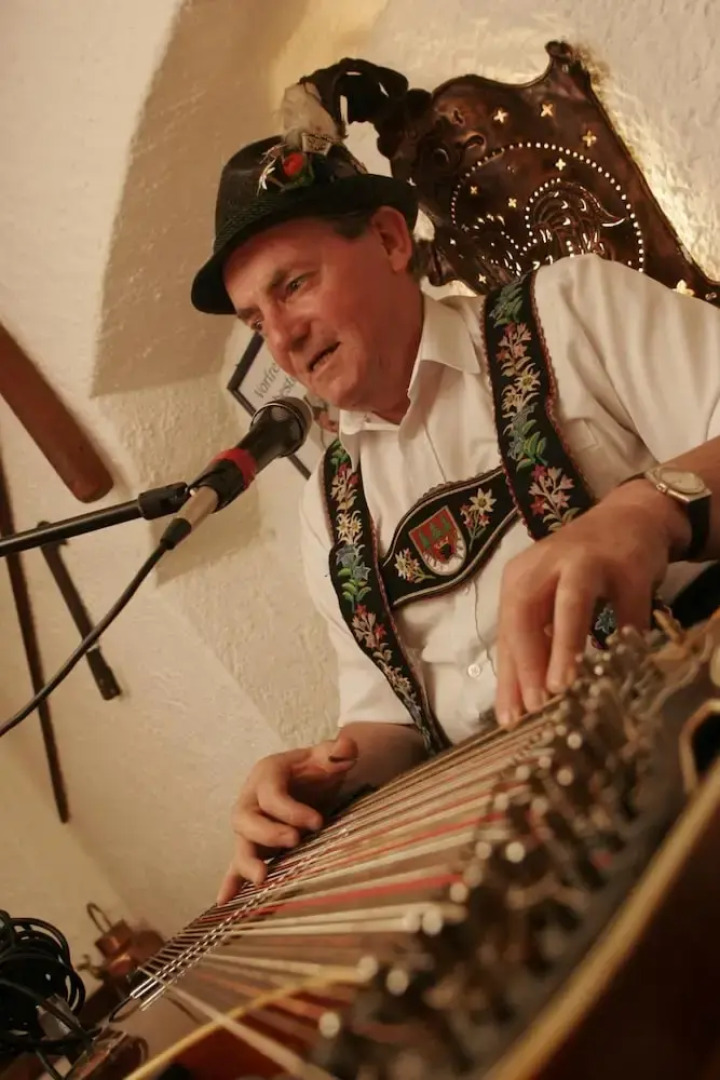 Alpenrose Traditionsgasthof Mittenwald